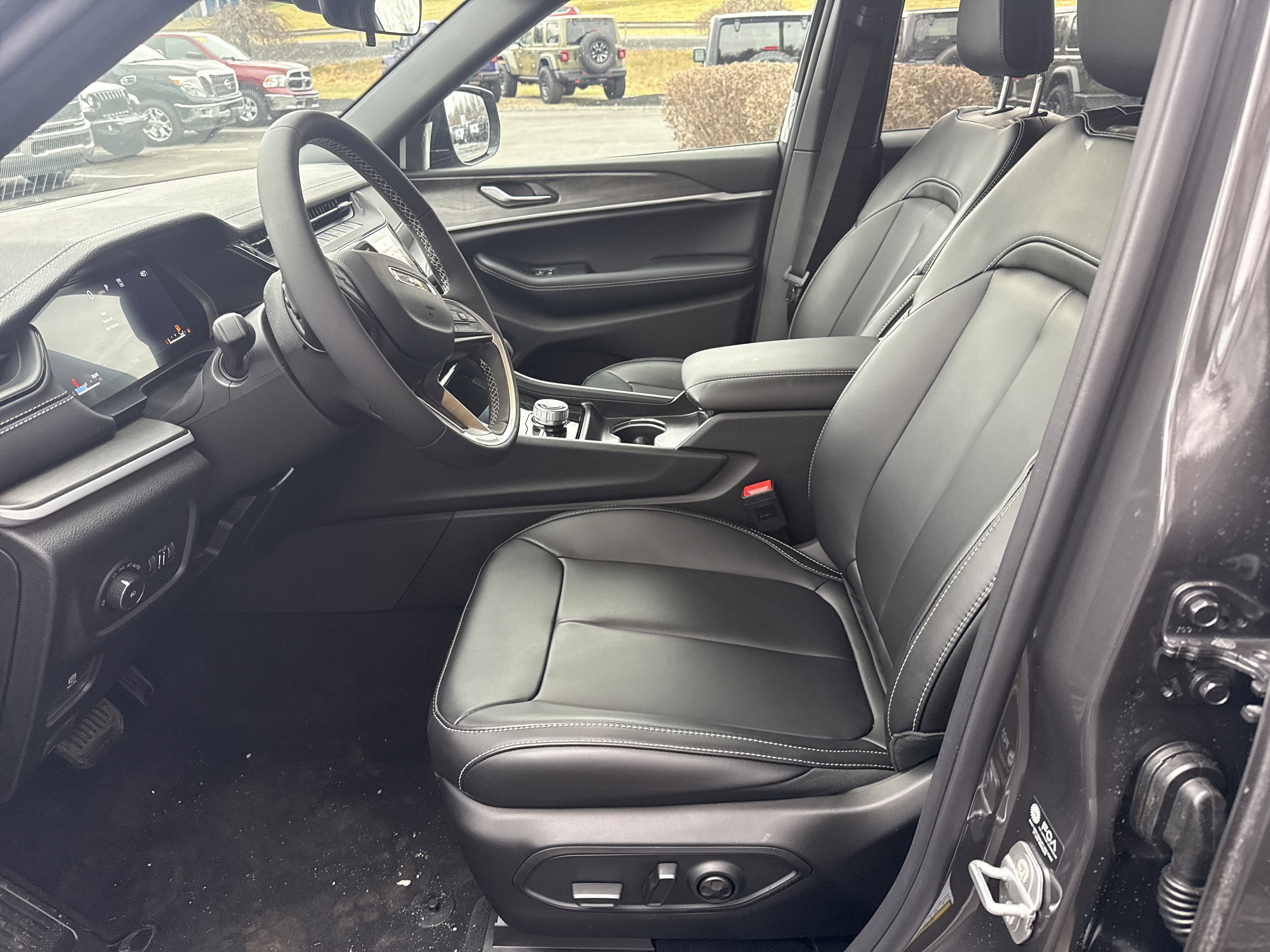New 2026 Jeep Grand Cherokee Limited AWD/4WD image 12