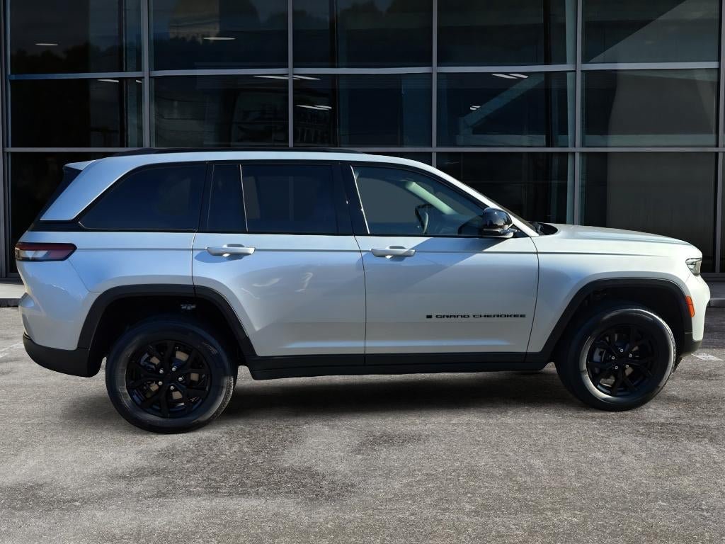 New 2025 Jeep Grand Cherokee Altitude RWD image 6