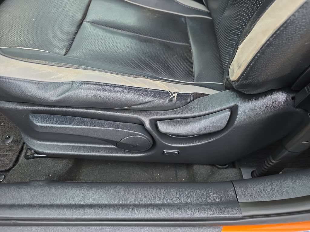 Used 2013 Hyundai Veloster Turbo FWD image 12