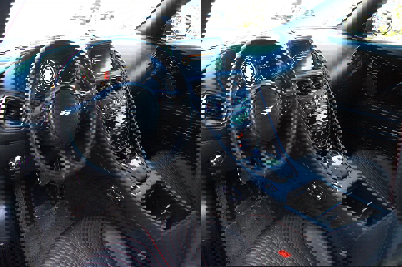 Used 2018 Aston Martin DB11 Coupe image 12