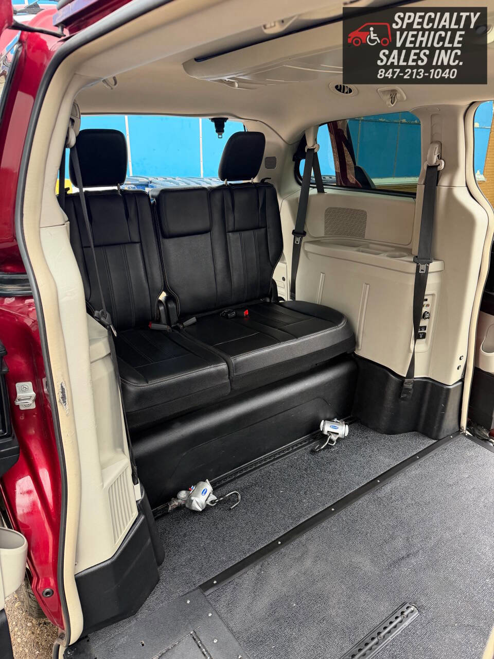 Used 2014 Chrysler Town & Country Touring image 17