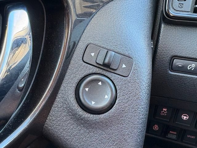Used 2019 Nissan Rogue SV w/ Premium Package AWD/4WD image 13