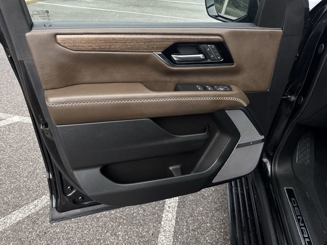 Certified 2025 GMC Yukon XL Denali Ultimate w/ LPO, Floor Liner Package AWD/4WD image 23