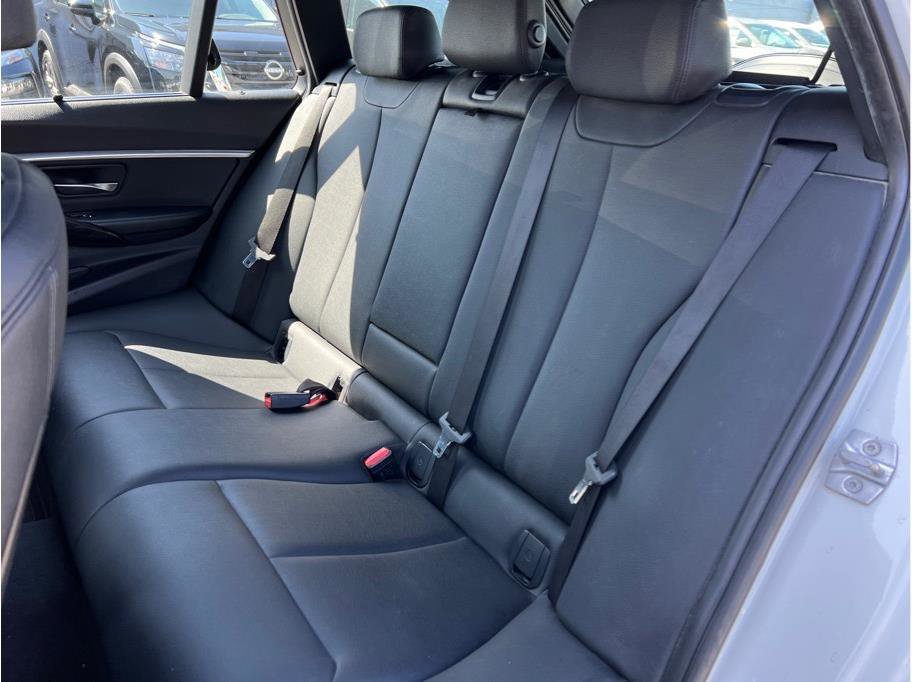 Used 2017 BMW 330i xDrive Wagon image 9