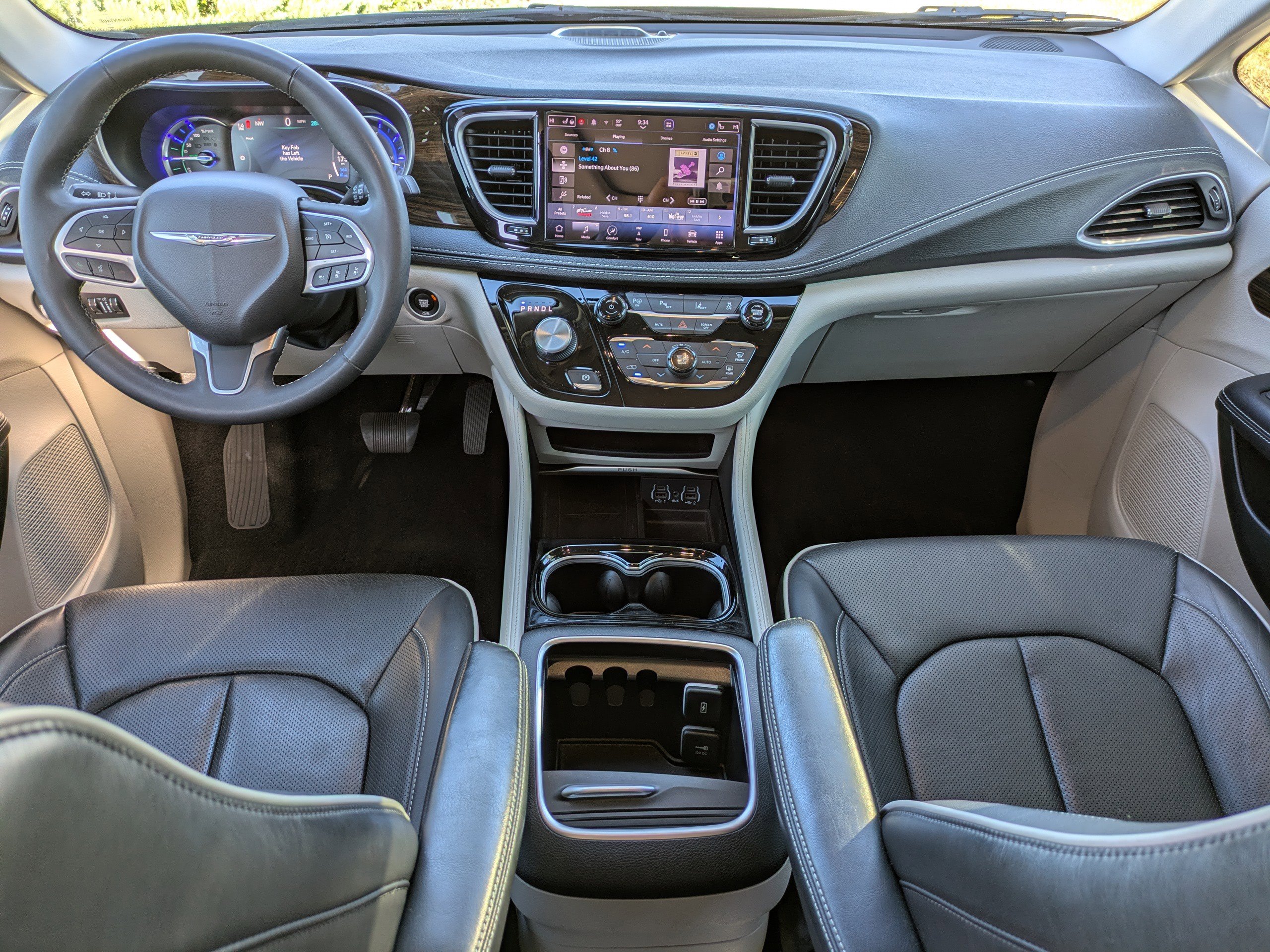 Used 2023 Chrysler Pacifica Limited image 17