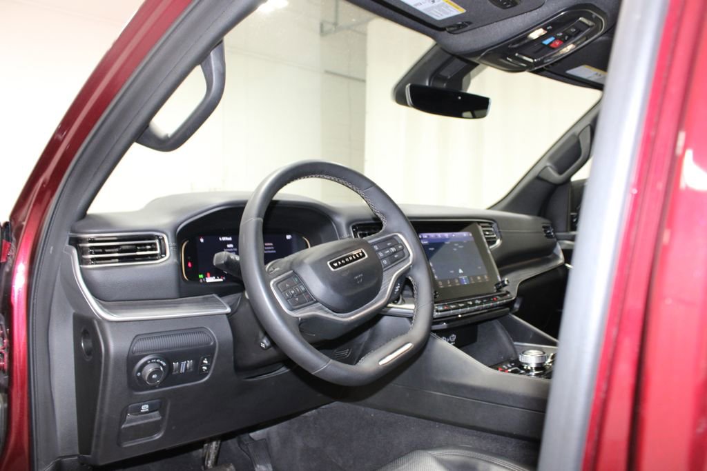 Used 2024 Jeep Wagoneer Series III AWD/4WD image 21
