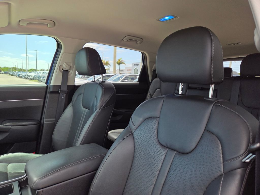 Used 2023 Kia Sorento S image 23