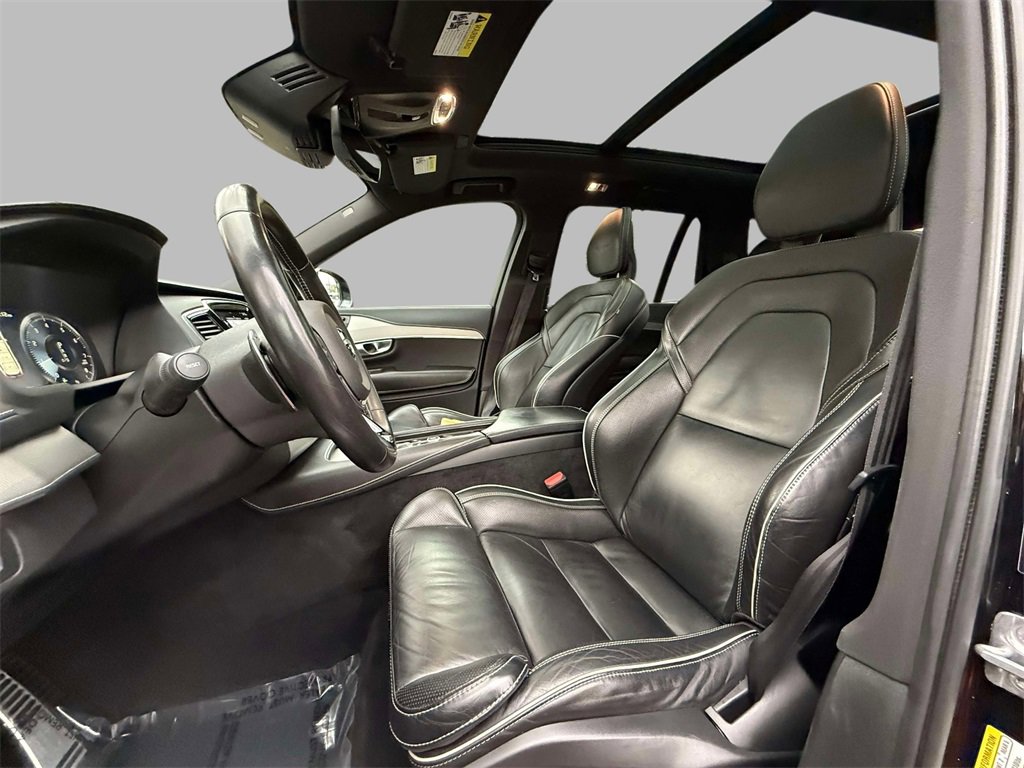 Used 2020 Volvo XC90 T6 R-Design image 2