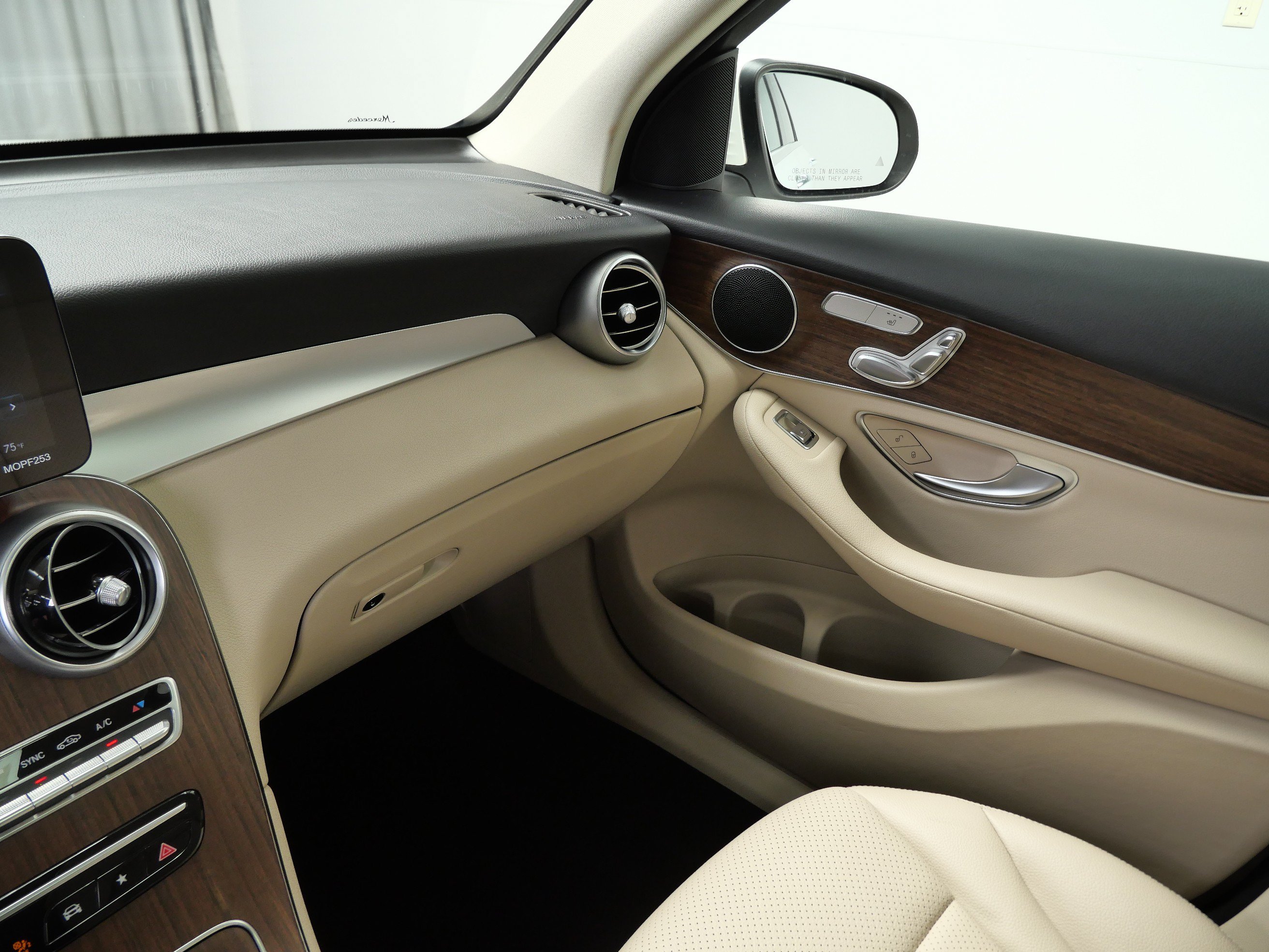 Used 2021 Mercedes-Benz GLC 300 4MATIC image 20