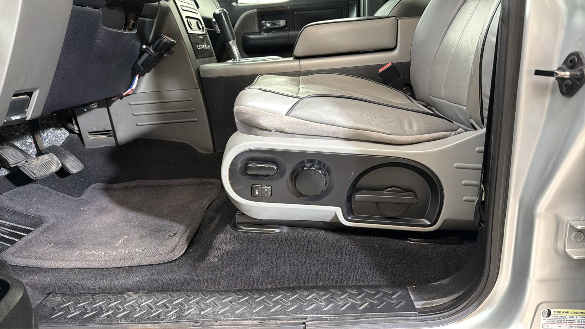 Used 2008 Lincoln Mark LT 4x4 image 19