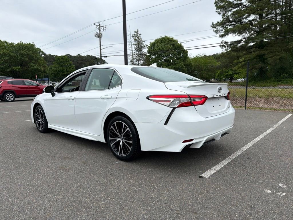 Used 2020 Toyota Camry SE FWD image 7