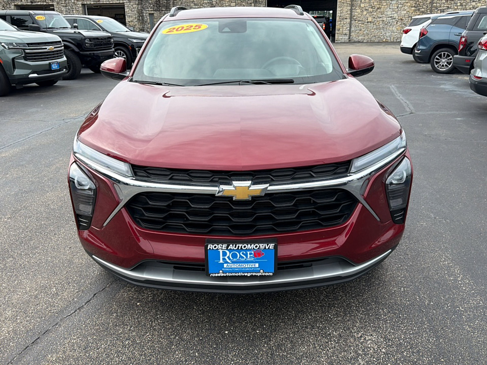 Used 2025 Chevrolet Trax LT FWD image 2