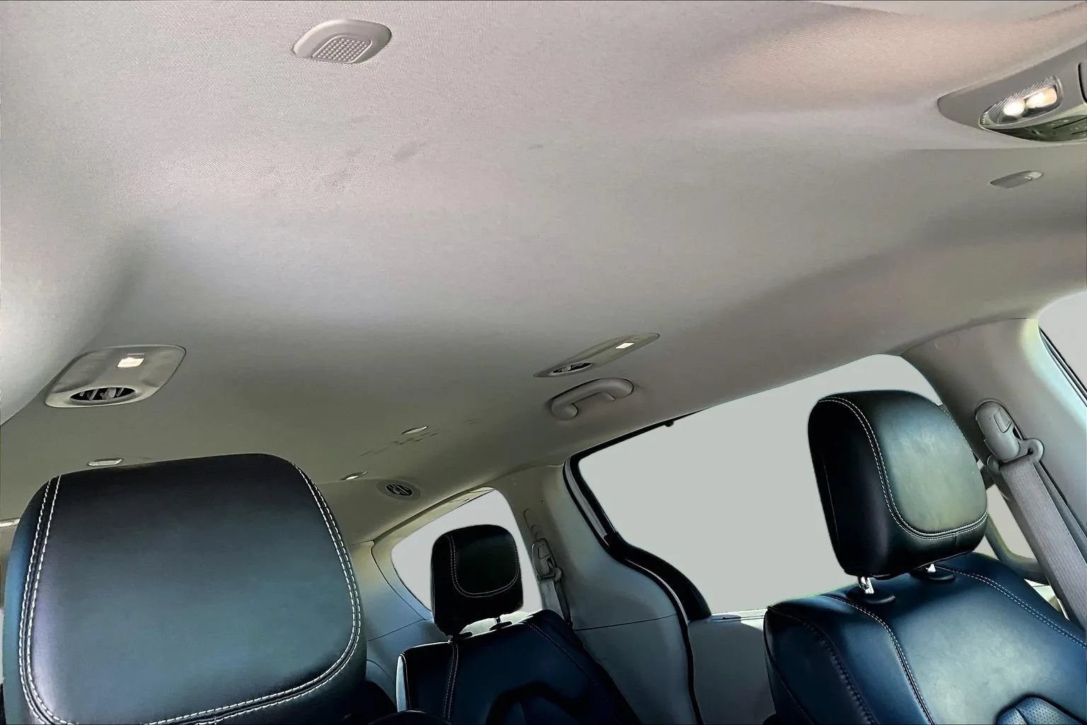 Used 2023 Chrysler Pacifica Touring-L FWD image 26