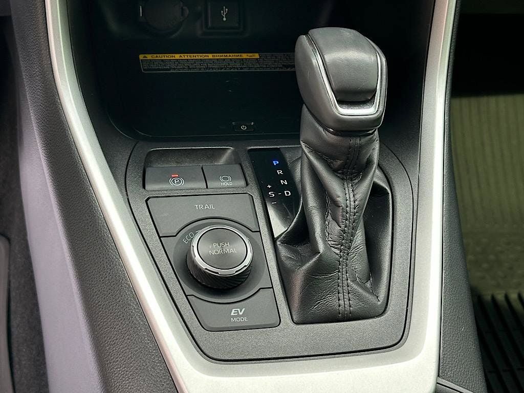 Certified 2021 Toyota RAV4 XLE Premium AWD/4WD image 25