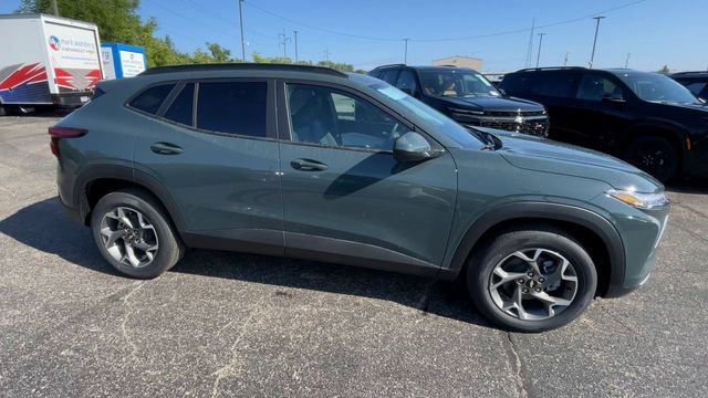 New 2026 Chevrolet Trax LT w/ Sunroof Package FWD image 3