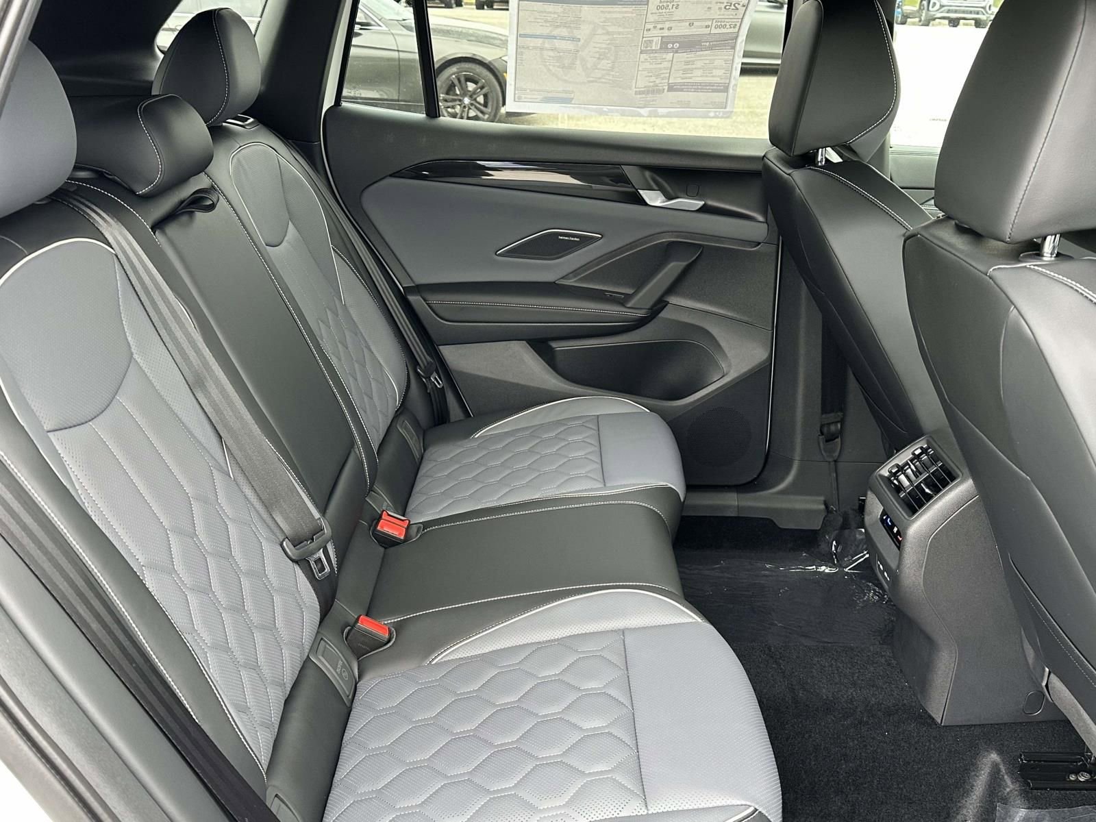 New 2026 Volkswagen Tiguan SEL R-Line image 15