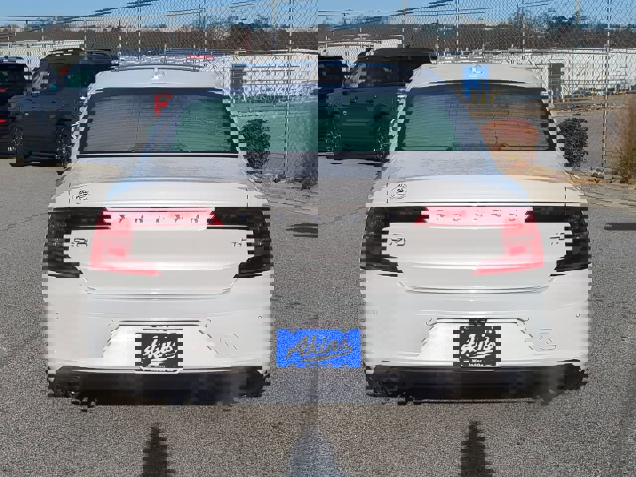 Used 2018 Volvo S90 T5 Momentum w/ Convenience Package image 4