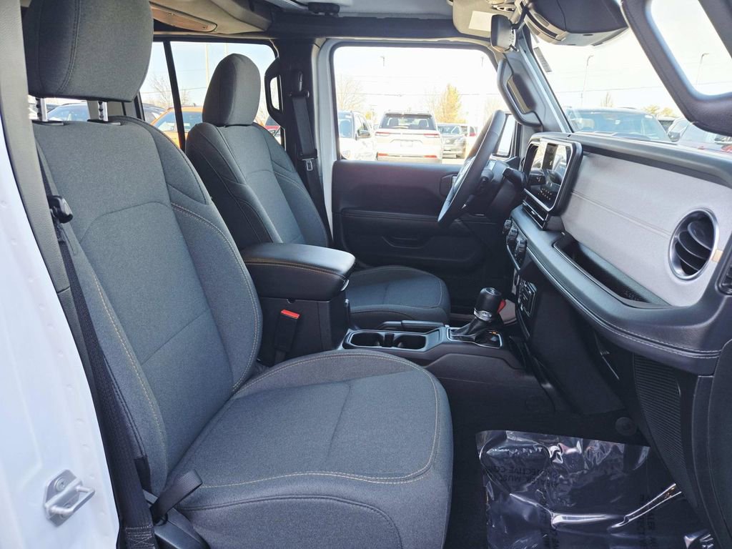 Used 2025 Jeep Wrangler Unlimited Sahara image 16