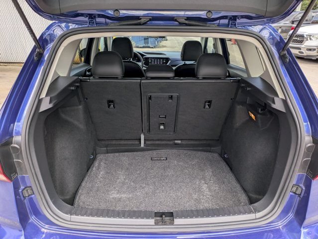 Used 2022 Volkswagen Taos SE w/ Panoramic Sunroof Package FWD image 12
