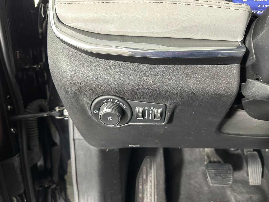 Used 2022 Jeep Compass Limited image 15
