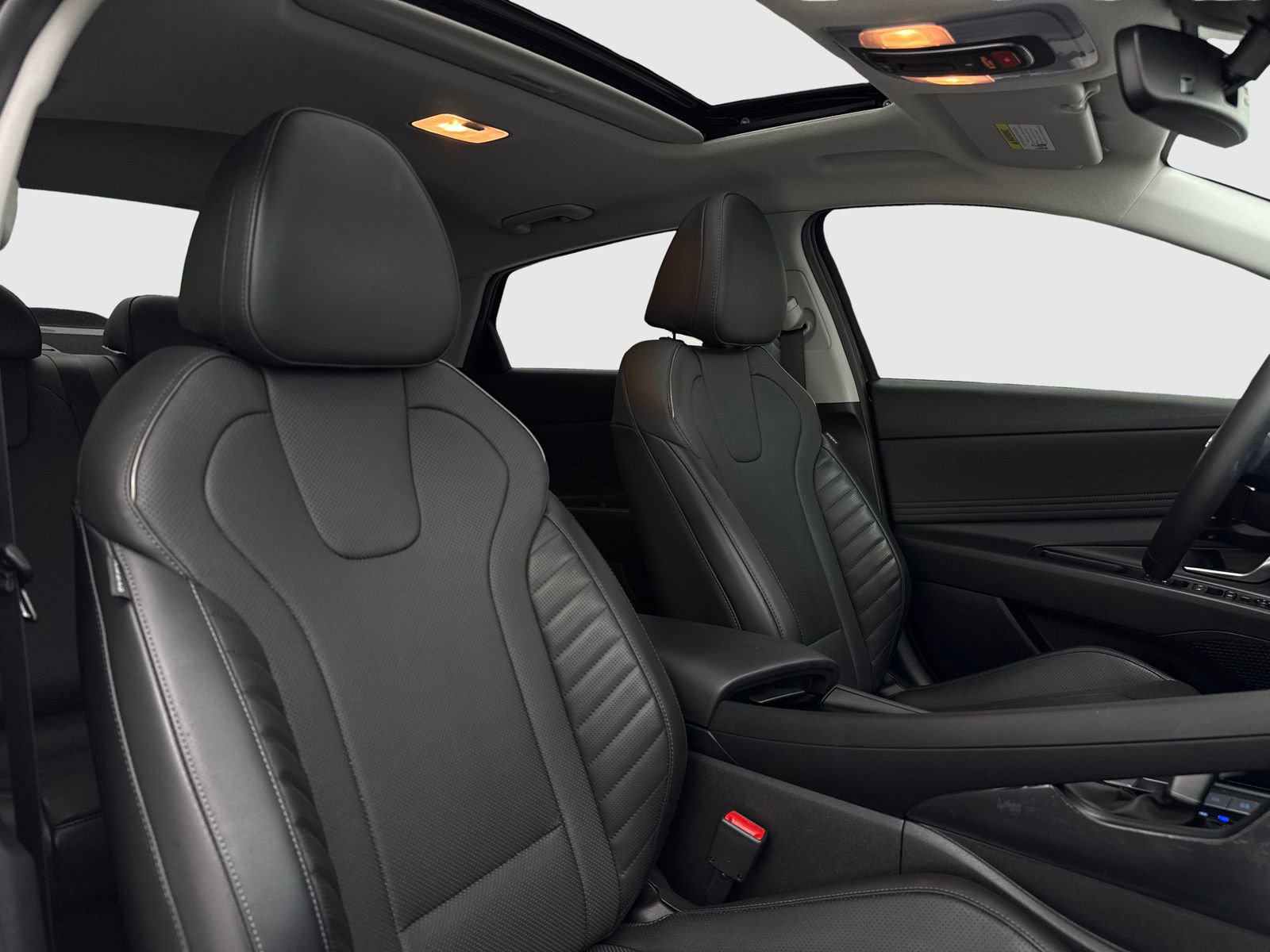 Used 2023 Hyundai Elantra Limited image 40