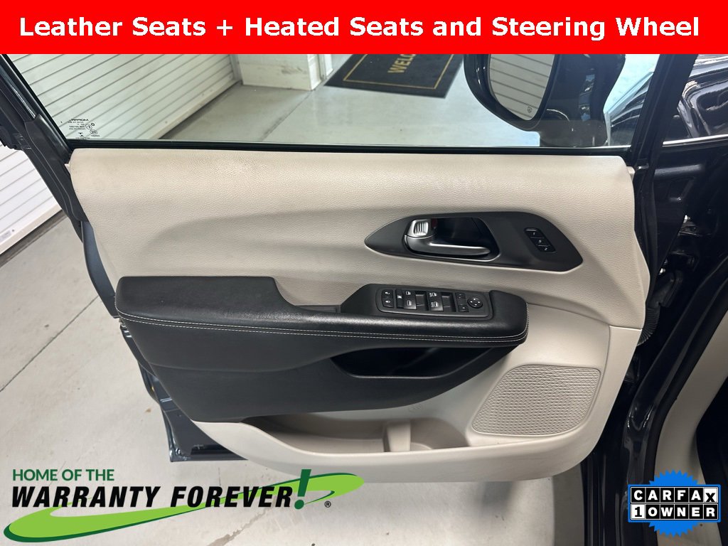 Used 2021 Chrysler Pacifica Touring-L image 11