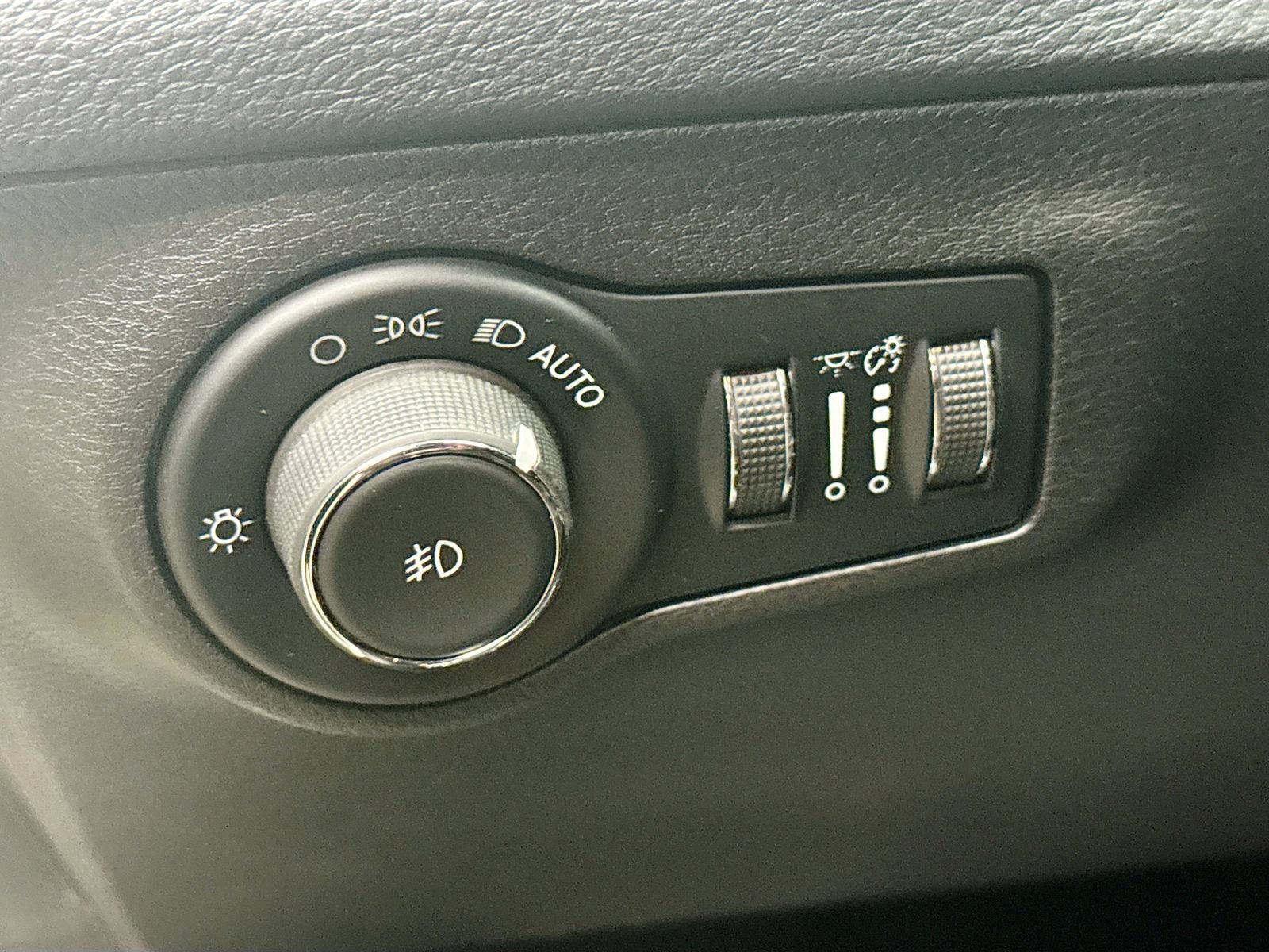 Used 2018 Jeep Compass Latitude w/ Popular Equipment Group AWD/4WD image 12