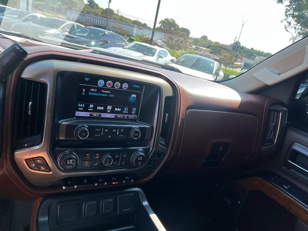 Used 2017 Chevrolet Silverado 1500 High Country AWD/4WD image 16