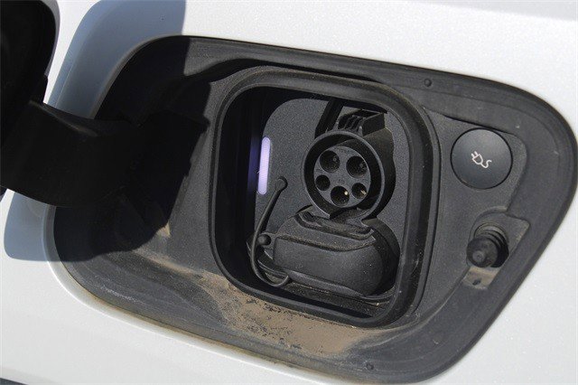 Used 2021 Volvo XC40 P8 Recharge w/ Advanced Package image 9