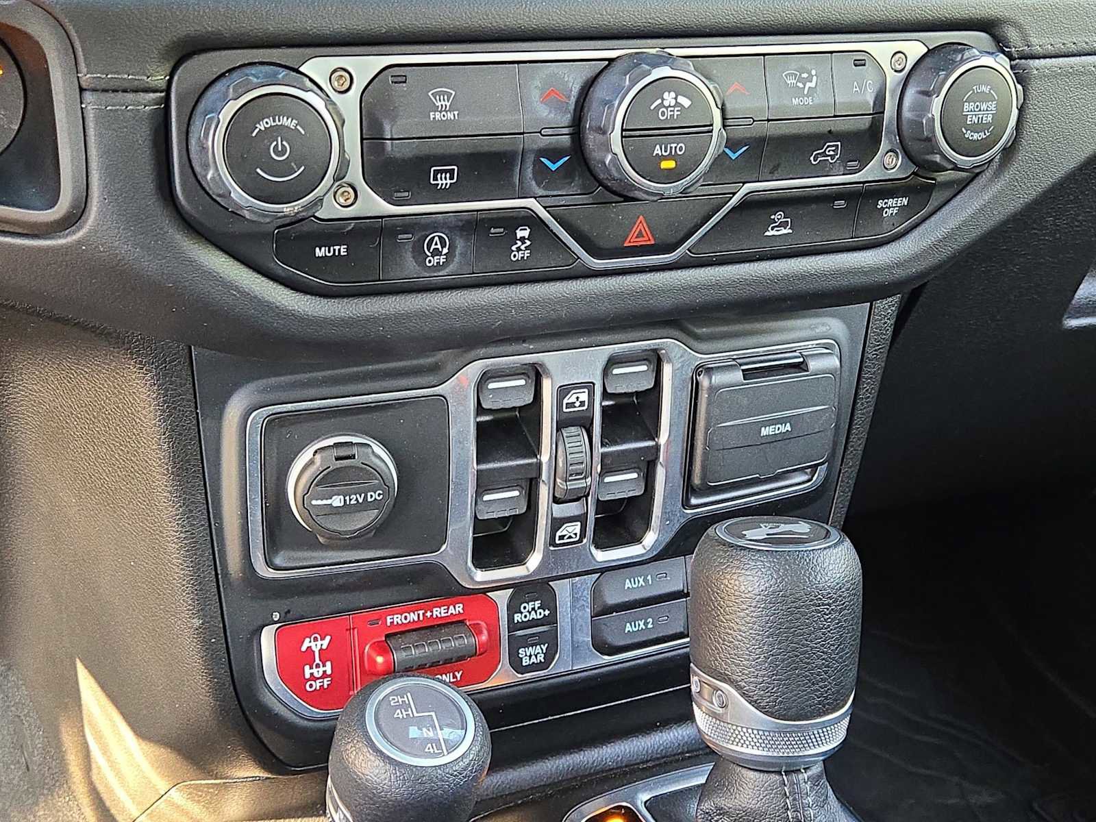 Used 2024 Jeep Wrangler Unlimited Rubicon AWD/4WD image 29