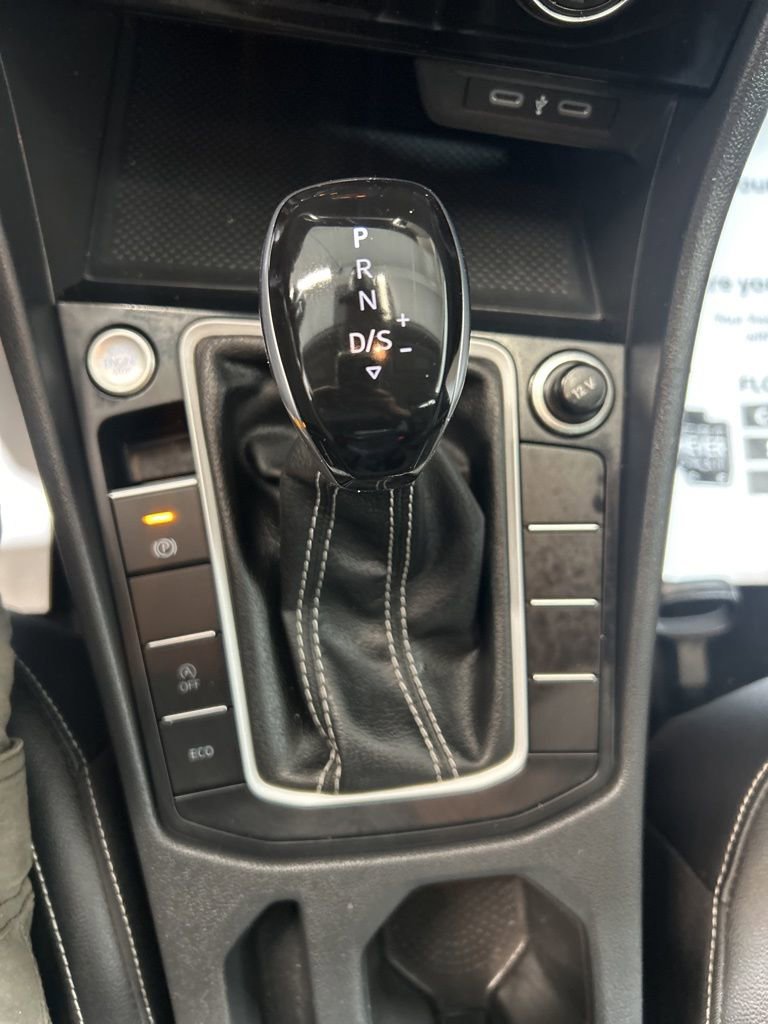 Used 2024 Volkswagen Jetta SE image 27