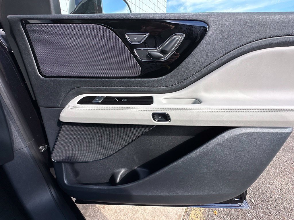 New 2027 Lincoln Aviator AWD image 24