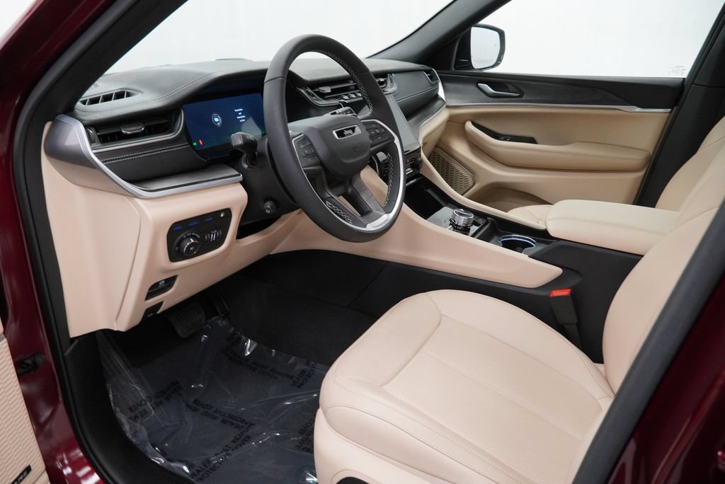 Certified 2025 Jeep Grand Cherokee Limited 4xe w/ Luxury Tech Group II AWD/4WD image 19