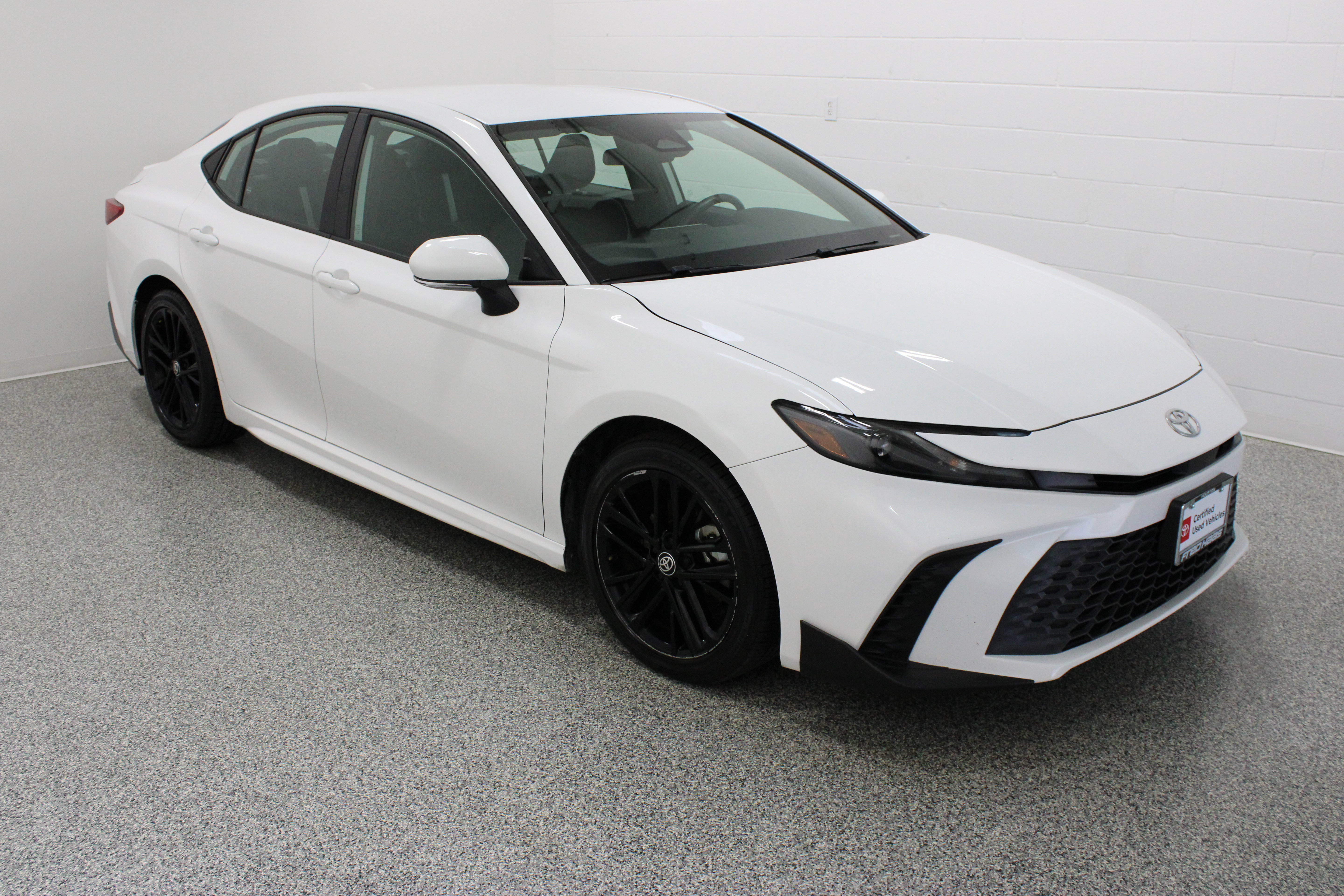Certified 2025 Toyota Camry SE FWD image 3