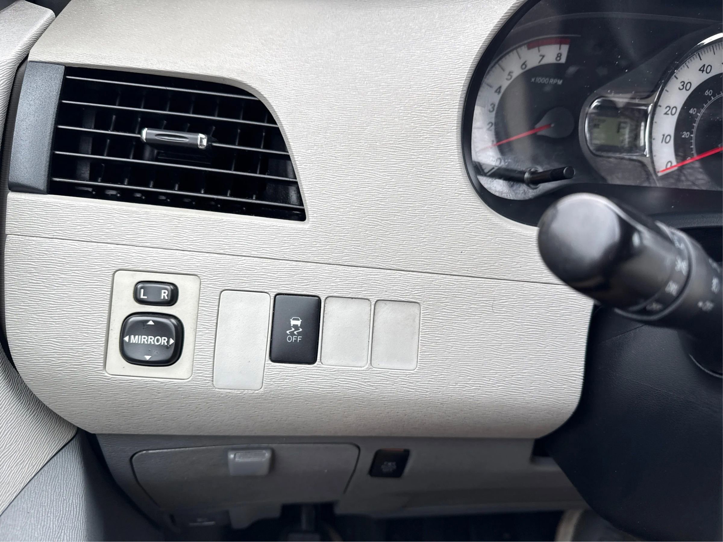 Used 2012 Toyota Sienna SE FWD image 26