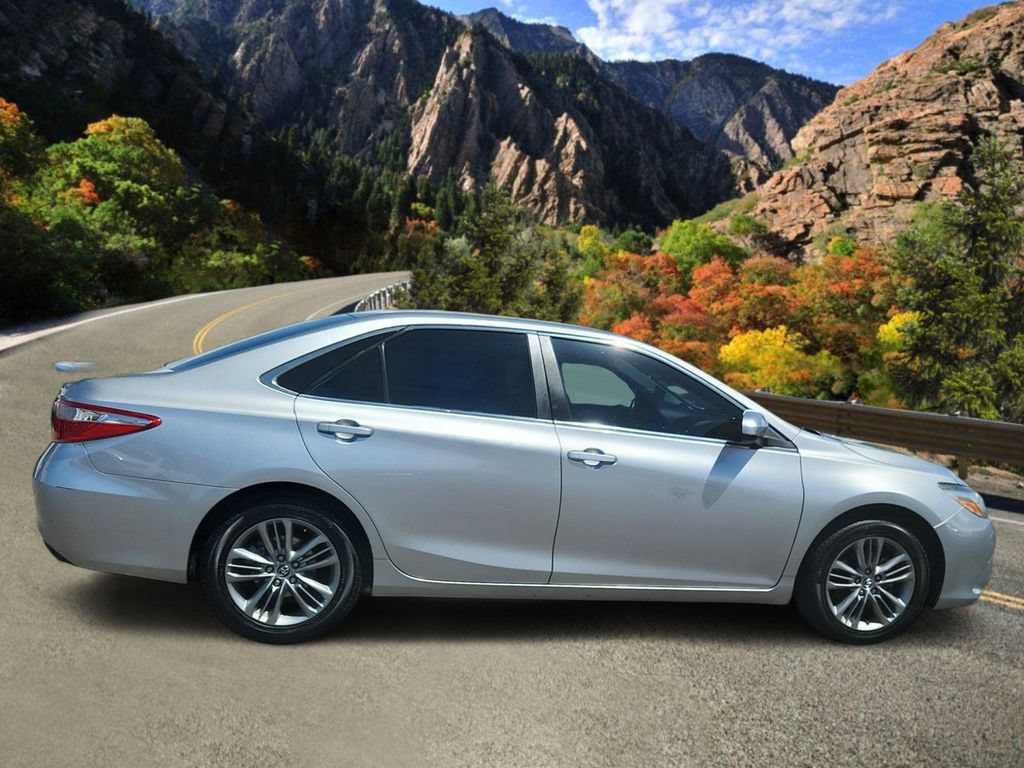 Used 2016 Toyota Camry SE FWD image 2