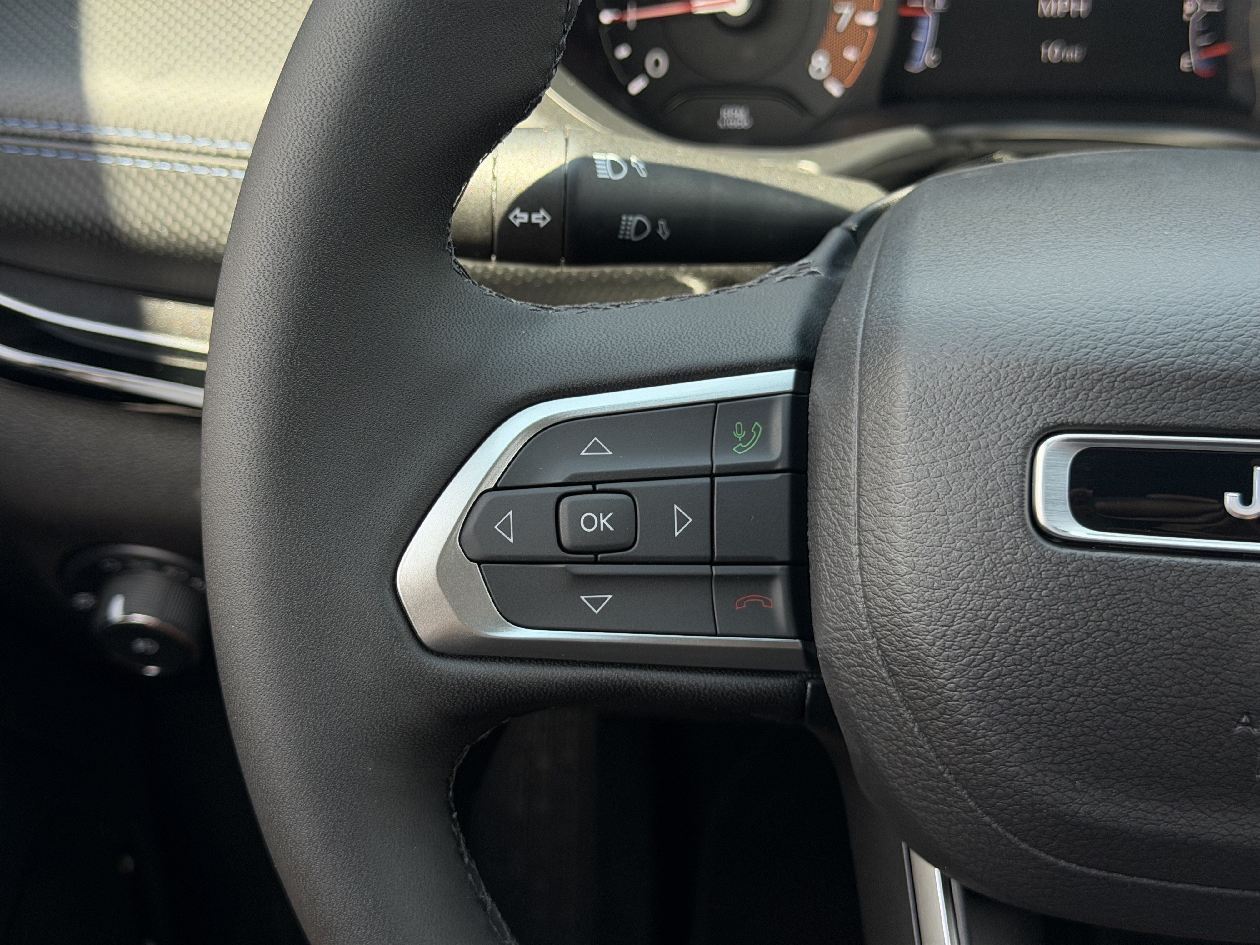 New 2026 Jeep Compass Latitude AWD/4WD image 18
