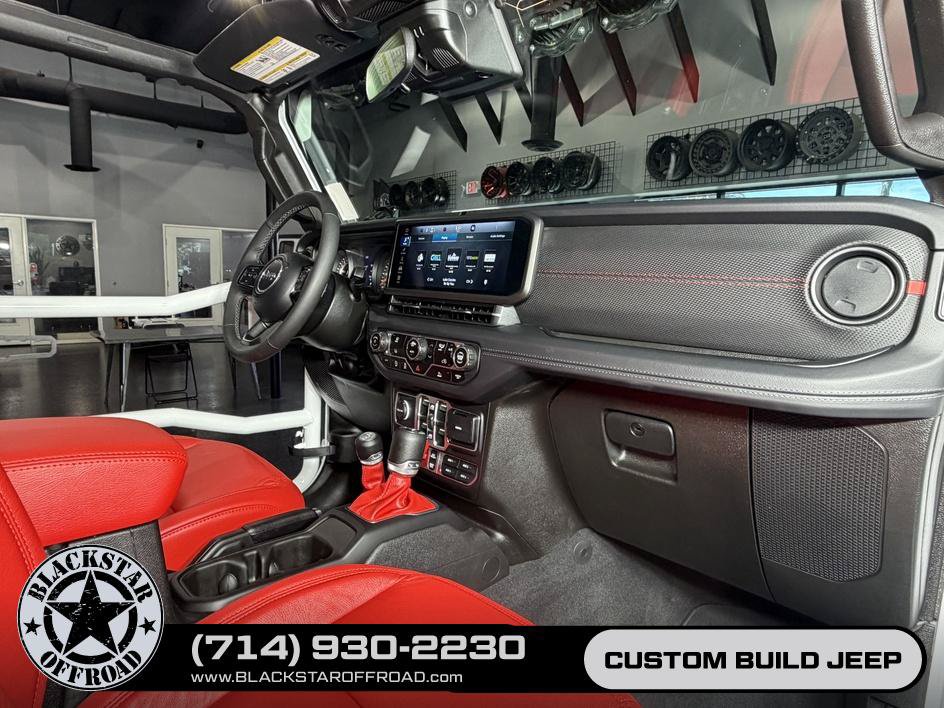Used 2025 Jeep Wrangler Unlimited Rubicon AWD/4WD image 25