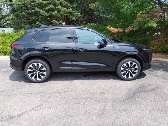 New 2026 Audi Q3 quattro 2.0T w/ Driver Assistance Package AWD/4WD image 4