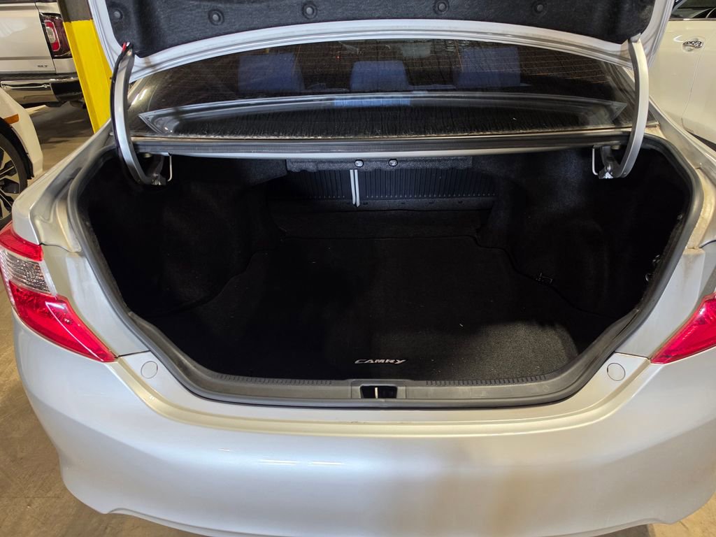Used 2013 Toyota Camry LE FWD image 8