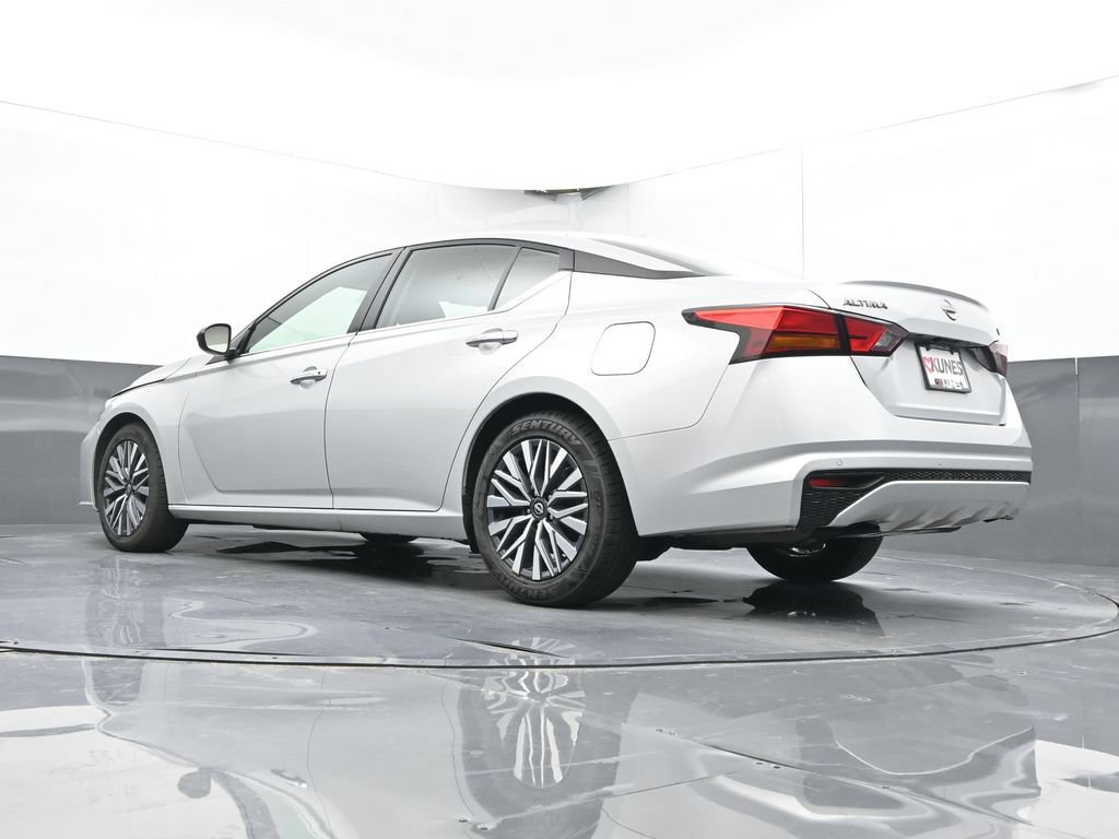 Used 2024 Nissan Altima 2.5 SV FWD image 39