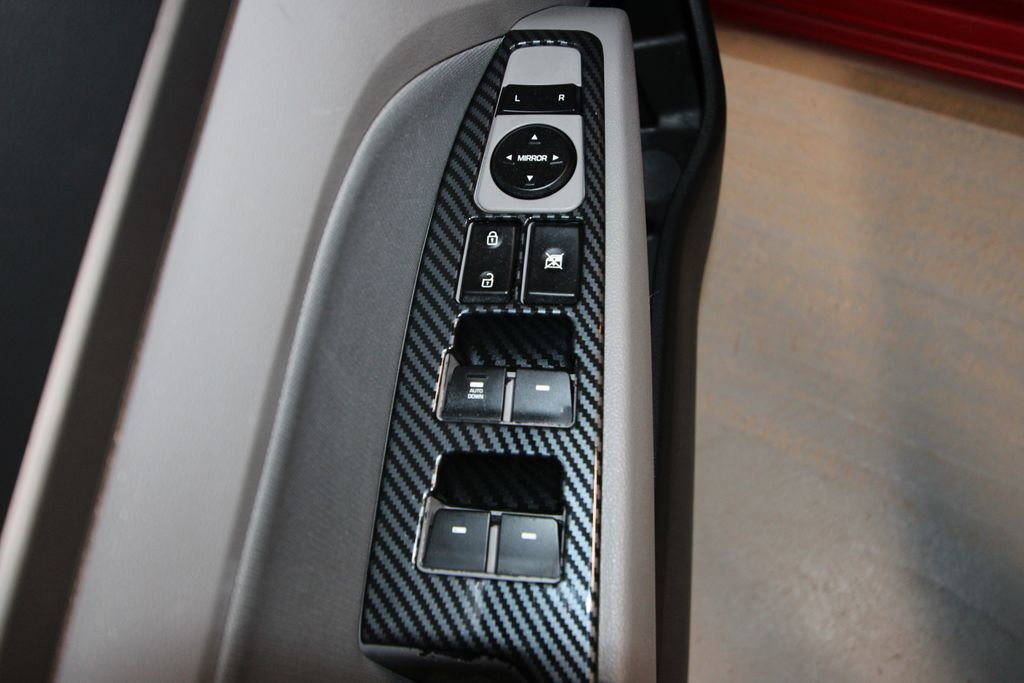 Used 2017 Hyundai Elantra SE image 6