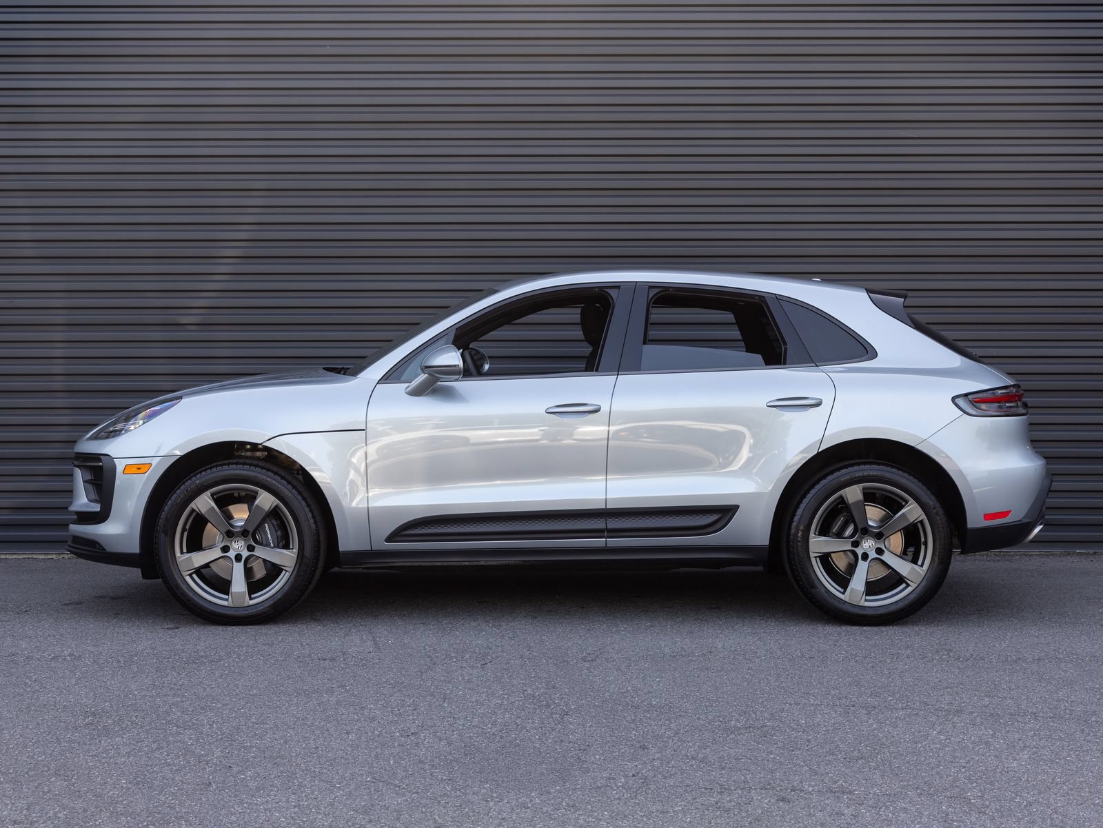Certified 2026 Porsche Macan AWD/4WD image 2