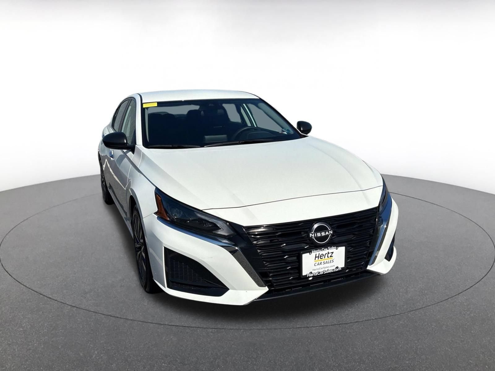Used 2025 Nissan Altima 2.5 SV FWD image 2