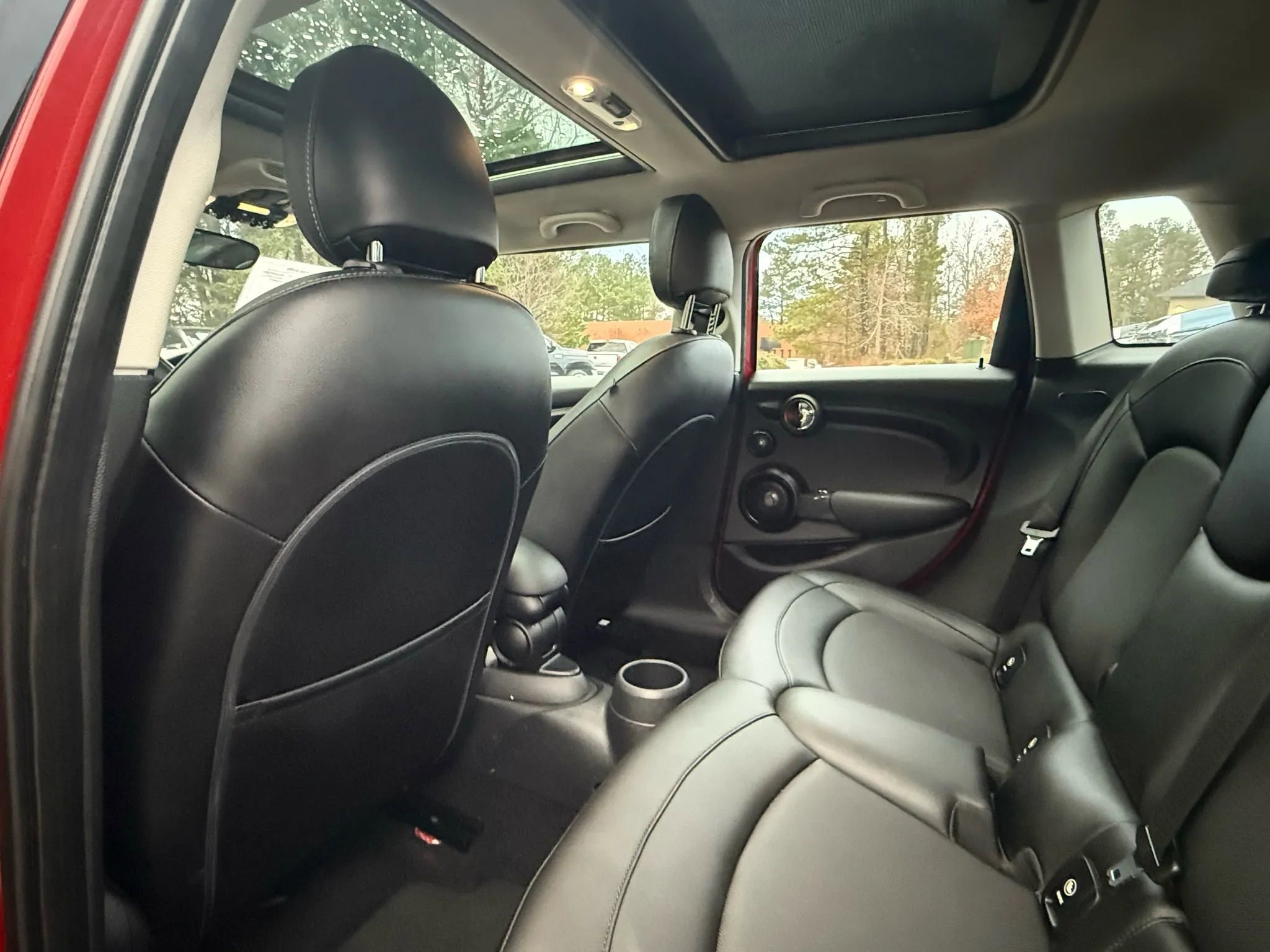 Used 2015 MINI Cooper 4-Door Hardtop image 16