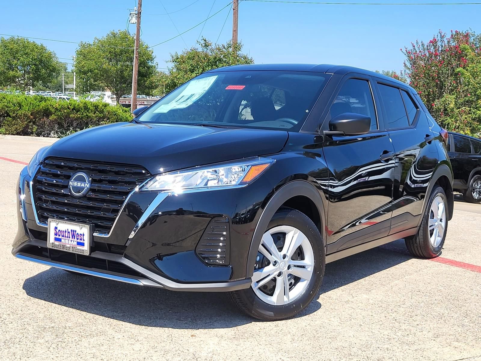 New 2025 Nissan Kicks Play S