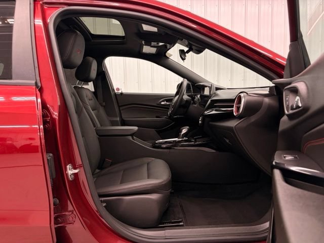 Used 2024 Chevrolet Trax RS w/ Sunroof Package FWD image 11