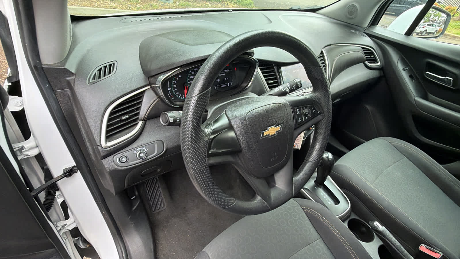 Used 2020 Chevrolet Trax LS FWD image 10