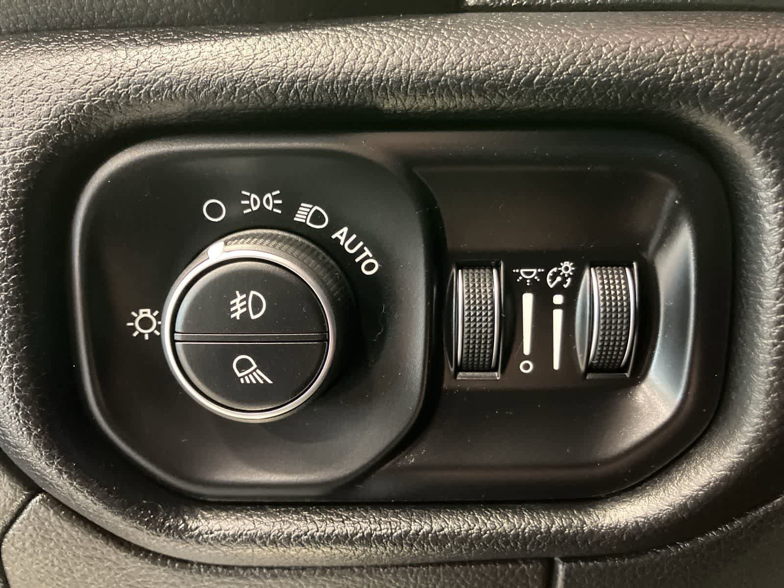 Used 2022 RAM 1500 Laramie AWD/4WD image 14