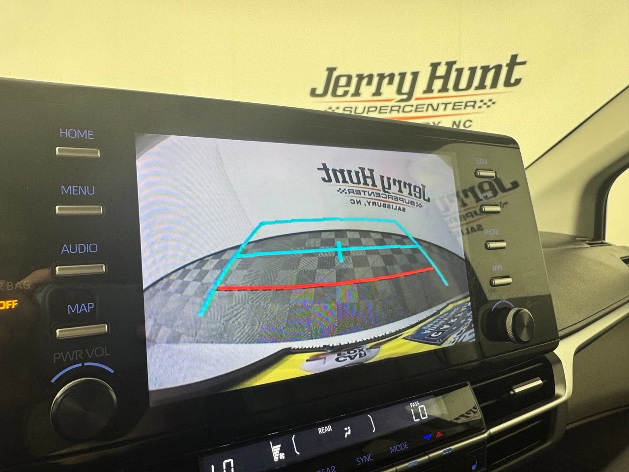 Used 2023 Toyota Sienna XLE FWD image 15